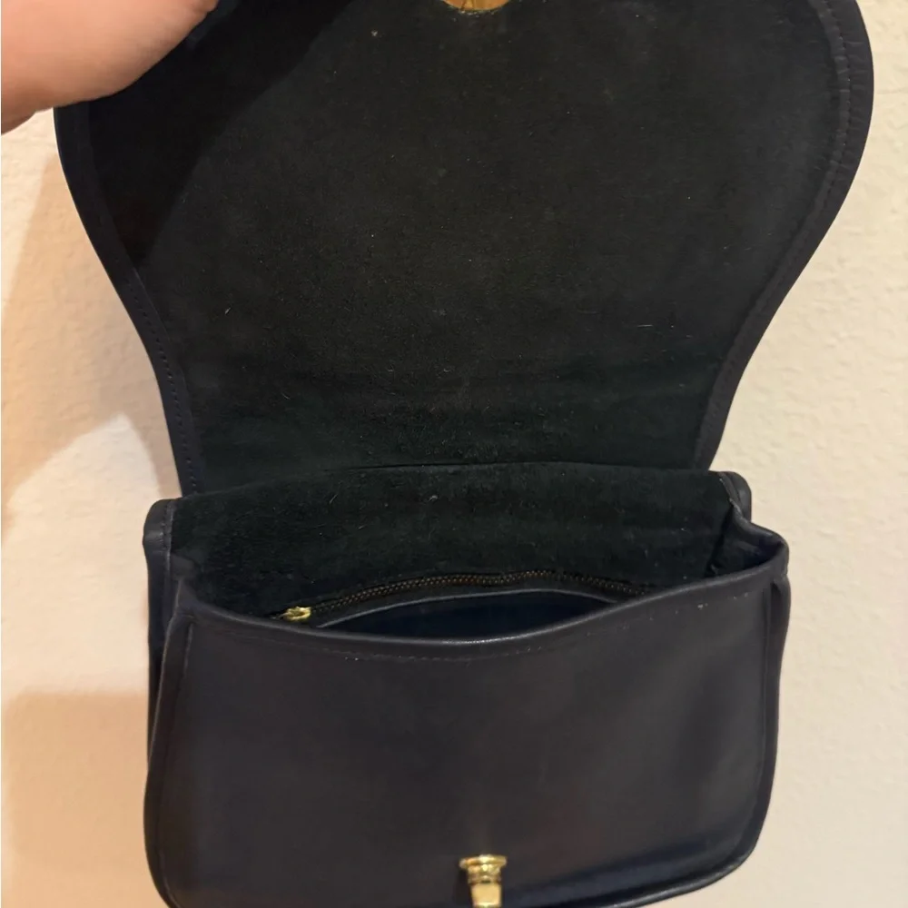SOLD DO NOT PURCHASE Vintage Coach Berkeley 9988 Navy Leather Saddle Bag - Picture 4 of 7
